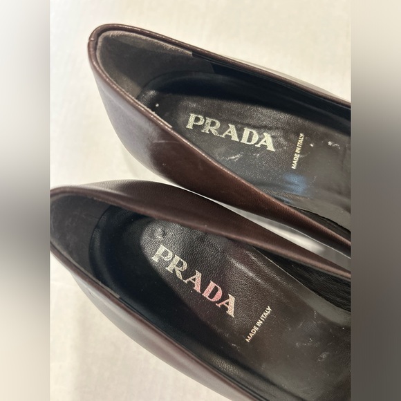 Prada Smooth Calf Leather Pointed Toe Slip On Pumps Size 8 Dark Brown - Picture 2 of 5